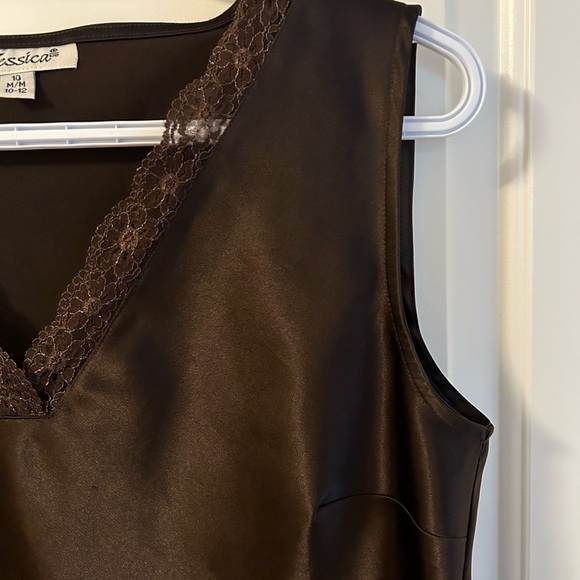 EUC Beautiful Rich Brown Tank- Size Medium! - Picture 3 of 5